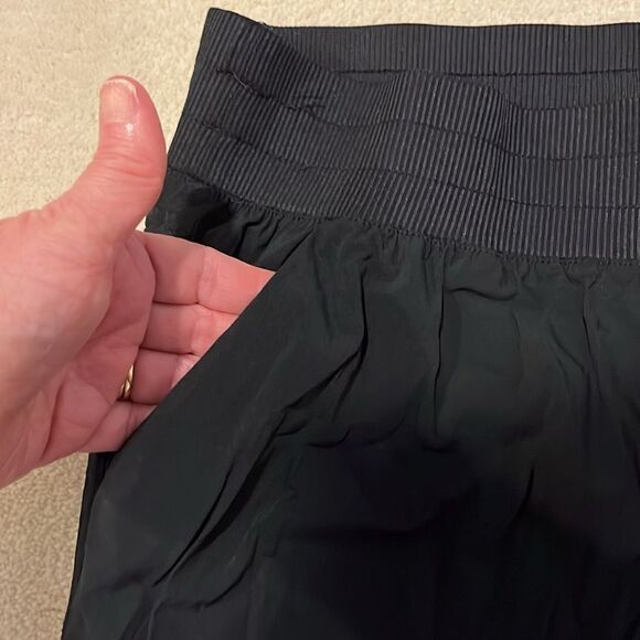 TITIKA Black Women’s ACTIVE Windbreaker Capri Cuffed Baggy Joggers. Size 2 or 4 - Picture 3 of 5